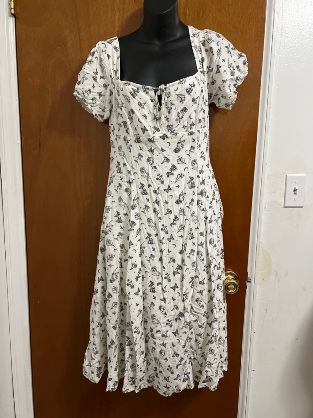 Hot Topic White Floral-Print Puff Sleeve Midi Dress